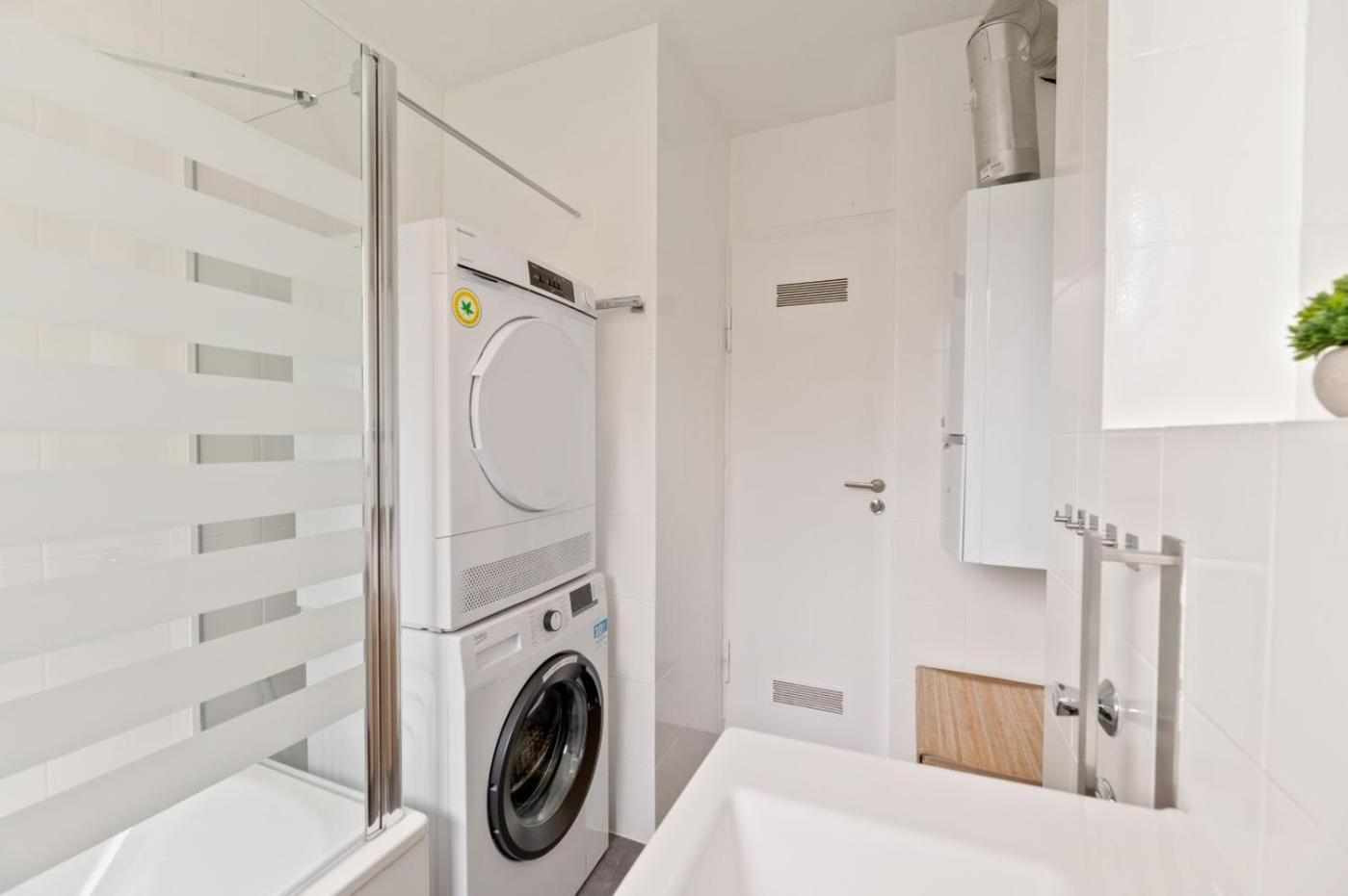 Westside Flat - 5Min To Downtown Apartment Ludwigsburg Ngoại thất bức ảnh